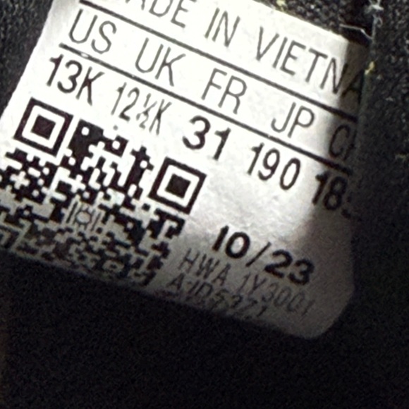 Adidas Black and White Sneakers with Velcro Strap and Cushioned Midsole - Picture 8 of 8